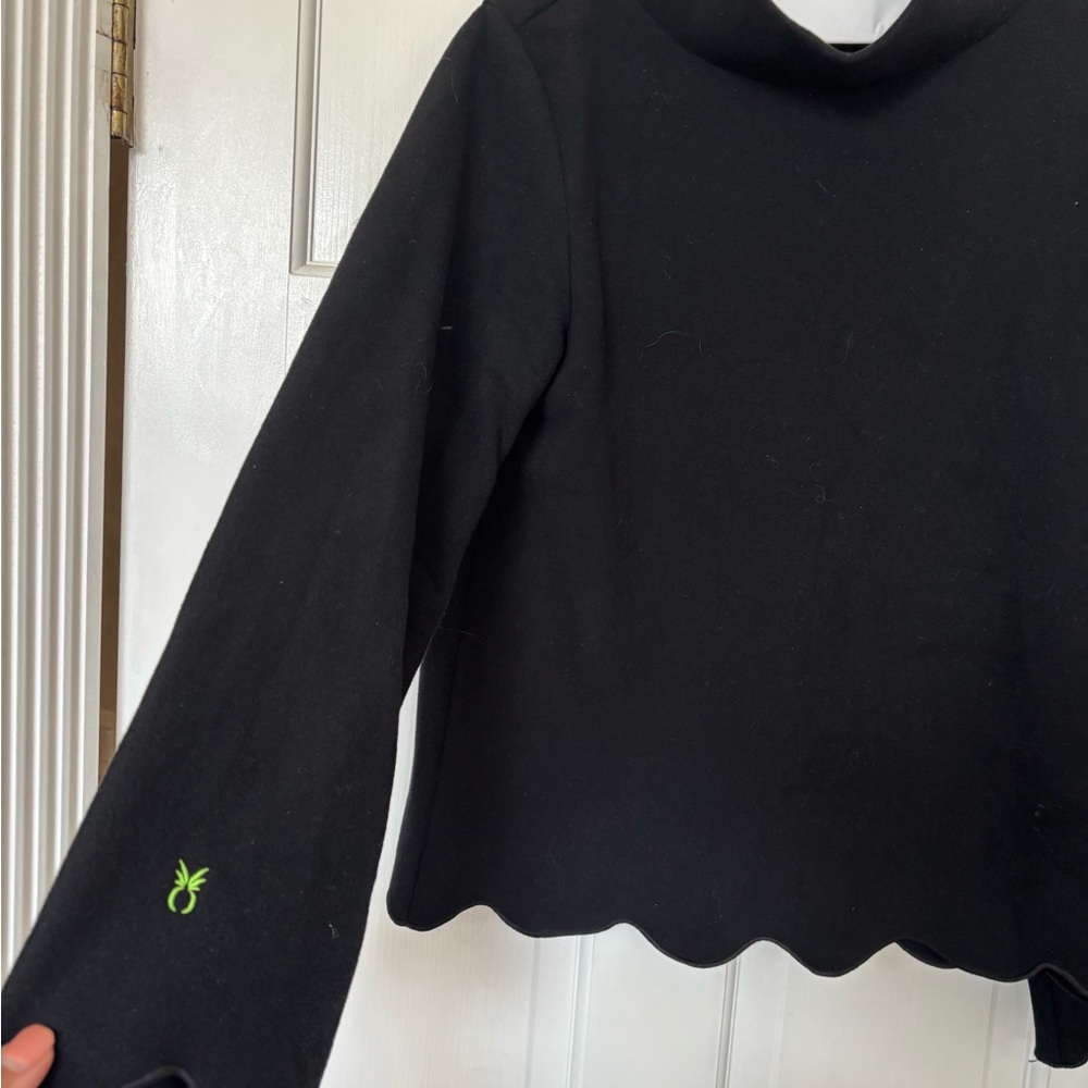 Dudley Stephens Vello Fleece top, scallop trim, Size M, NWOT